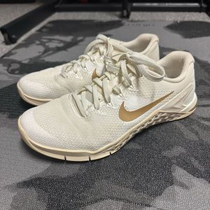 Nike Metcons size 9